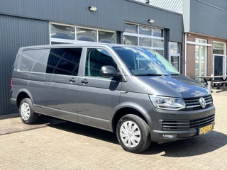 Volkswagen Transporter 2.0 TDI L2H1 DC Btw en Bpm vrij!! DSG Automaat Airco Cruise controle trekhaak 2500kg trekgewicht Telefoonverbinding Parkeersensoren achter 5-Persoons Euro 6 Bpm vrij voor particulier gebruik!!