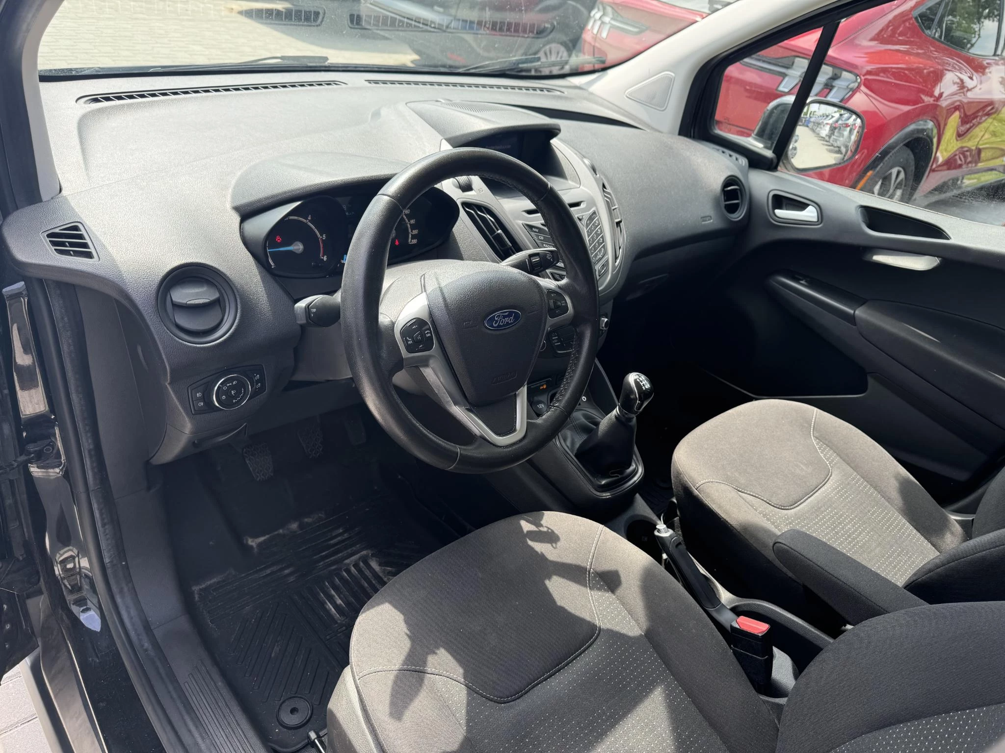 Hoofdafbeelding Ford Transit Courier