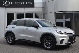 Hoofdafbeelding Lexus LBX Lexus LBX 2WD STOELVERW STUURVERW PARK-SENSOR BLIND-SPOT CARPLAY LENDESTEUN