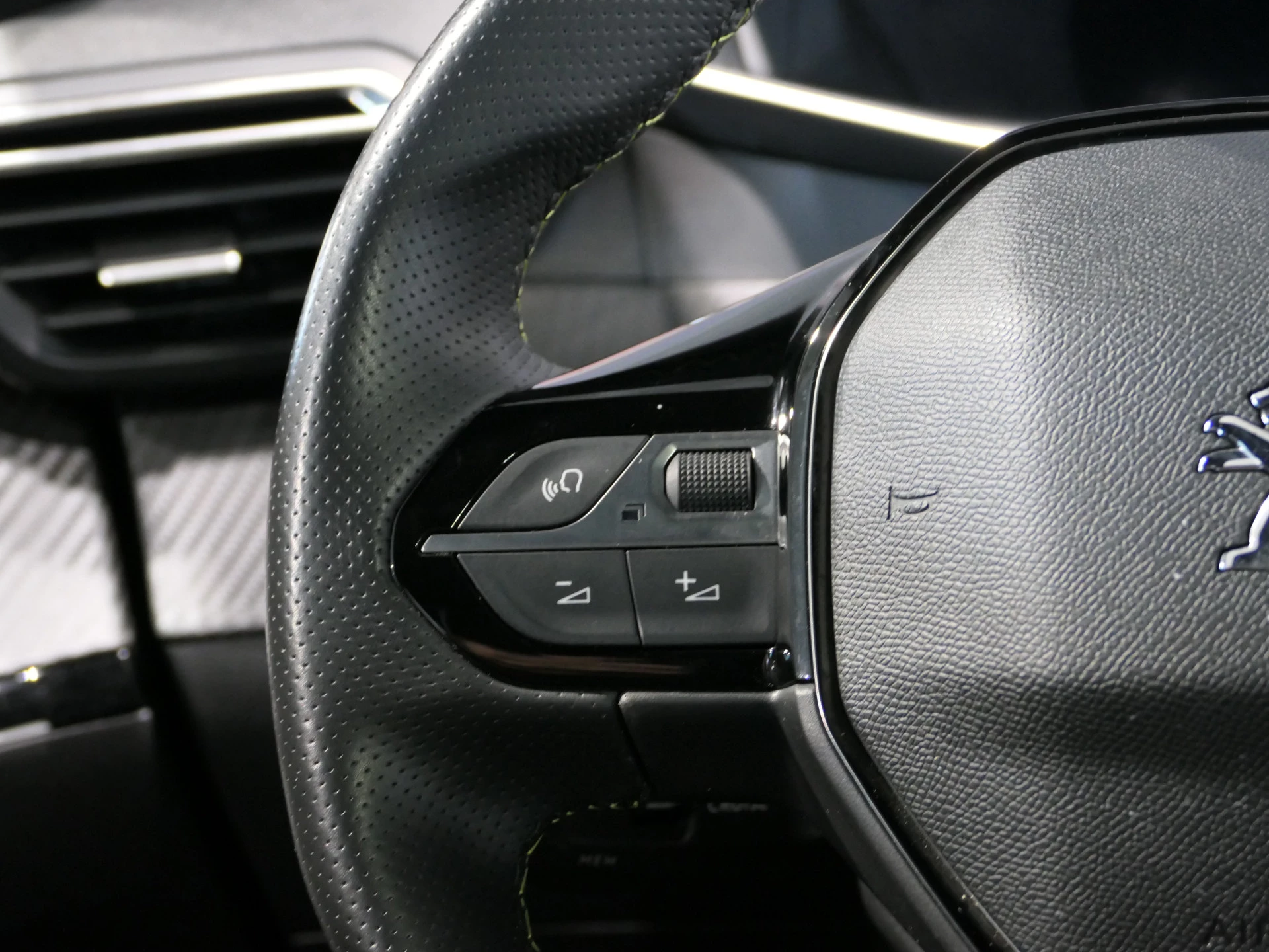 Hoofdafbeelding Peugeot e-2008