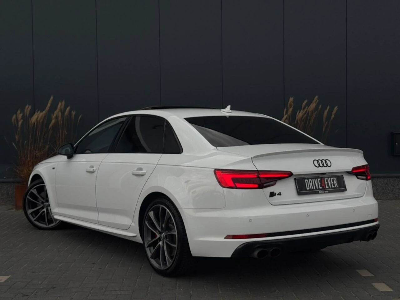 Hoofdafbeelding Audi S4
