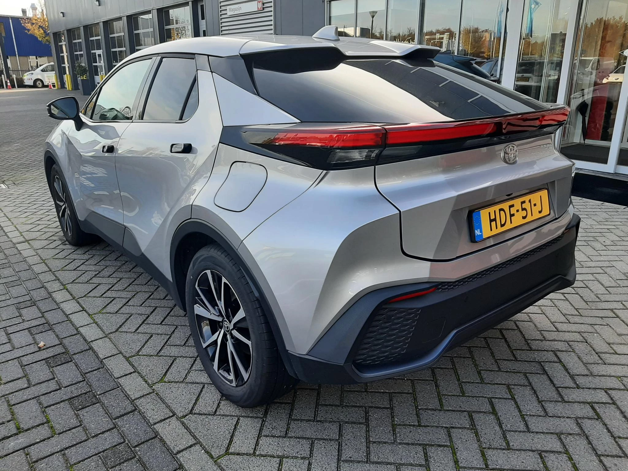 Hoofdafbeelding Toyota C-HR
