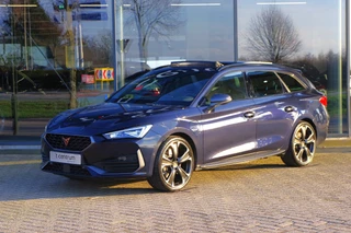 Hoofdafbeelding CUPRA Leon Sportstourer CUPRA Leon Sportstourer 1.4 e-Hybrid VZ 245 PK Performance PHEV, Leder, Panoramadak, Stuur-Startknop, Camera, Memory