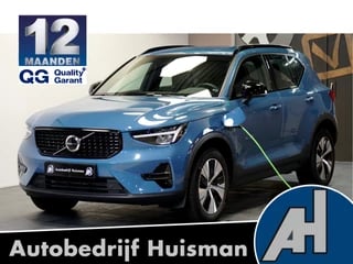 Volvo XC40 1.5 T4 Recharge Facelift 155kW/211pk DCT7 Plus Dark HARMAN/KARDON + CLIMA + CRUISE + LEER/ALCANTARA + CAMERA + STOEL-&STUURVERWARMING + LANE ASSIST + EL.STOEL MET MEMORY + KEYLESS + EL.ACHTERKLEP + PARKSENSOREN V&A + 18" LM-VELGEN!!