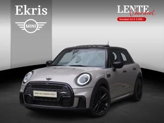 MINI 5-deurs Cooper John Cooper Works Uitvoering | Comfort Plus Pakket | Glazen panoramadak | Elektrisch verwarmde voorstoelen | Cruise Control | Stuurwielrand verwarmd | Lentevoordeel