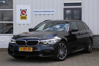 BMW 5 Serie Touring 520d 190PK M-Sport Aut.*Incl. BTW*1ste Eig!*Perfect BMW Onderh.*Virtual Cockpit/Elek. Trekhaak/M-Sportstoelen/Stoelverw./Stuurwielverw./Sfeerverl./Camera/LED/DAB/Elek. Klep/Parkeersens.V+A/19 inch LM*