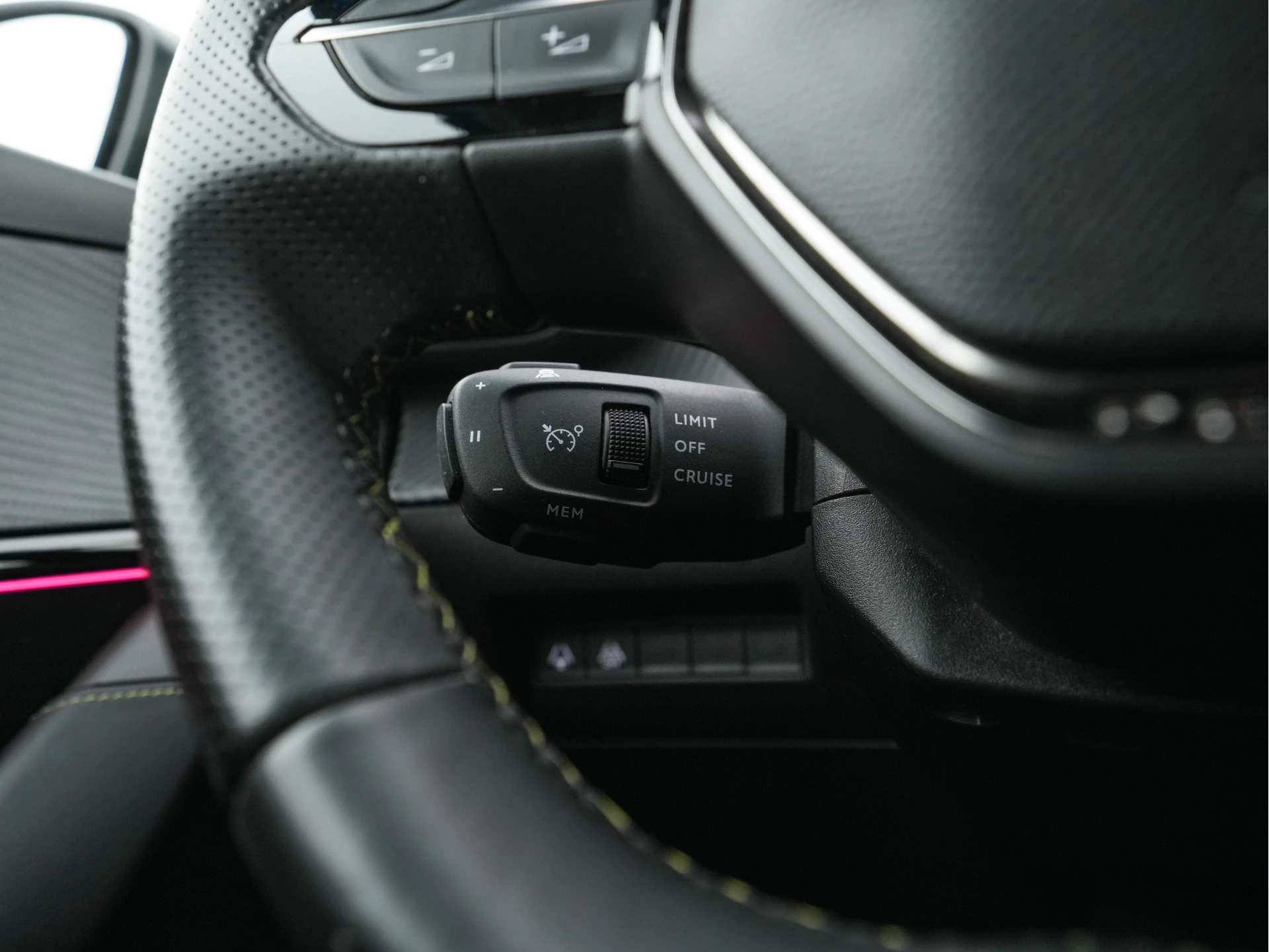 Hoofdafbeelding Peugeot e-208