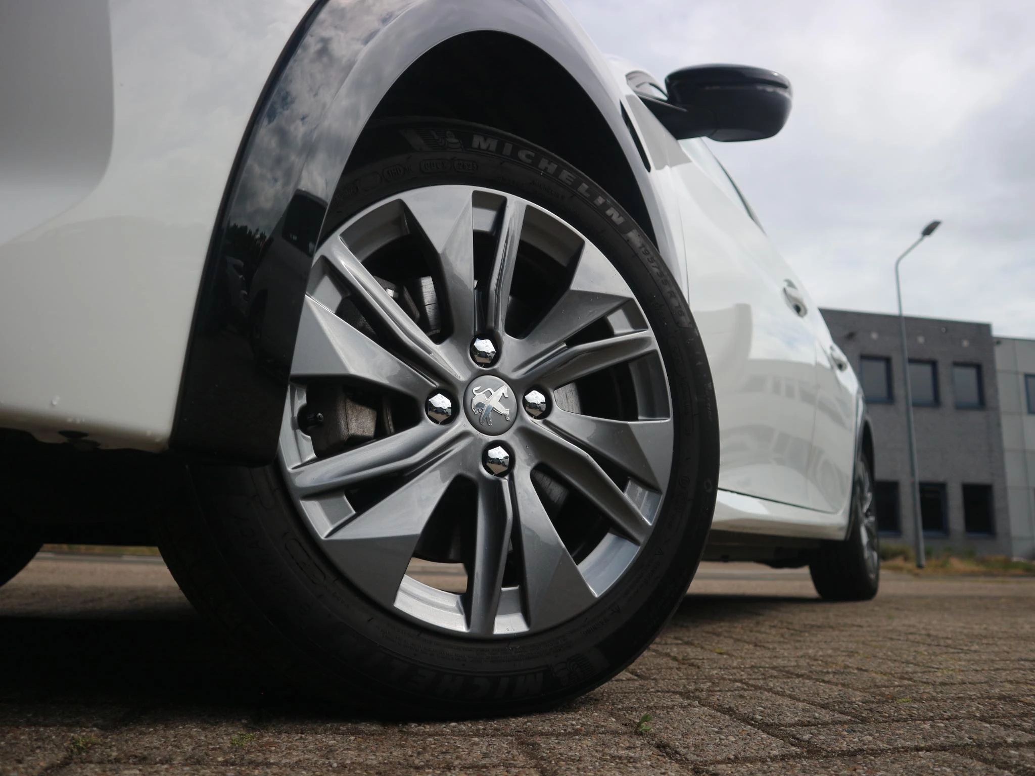 Hoofdafbeelding Peugeot e-208