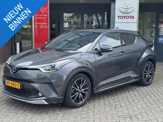 Toyota C-HR 1.8 Hybrid EXECUTIVE TREKHAAK STOEL/STUURVERW BLIND SPOT SIDEBARS PARK-SENSOREN LED KEYLESS 18'' LM-VELGEN NAVI JBL-AUDIO NL-AUTO
