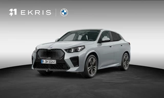 BMW iX2 eDrive20 67 kWh | M-Sport Pro | Comfort Access | Massage | Elektrisch bediende stoel | Panoramadak | Premium Pack | Comfort Pack |