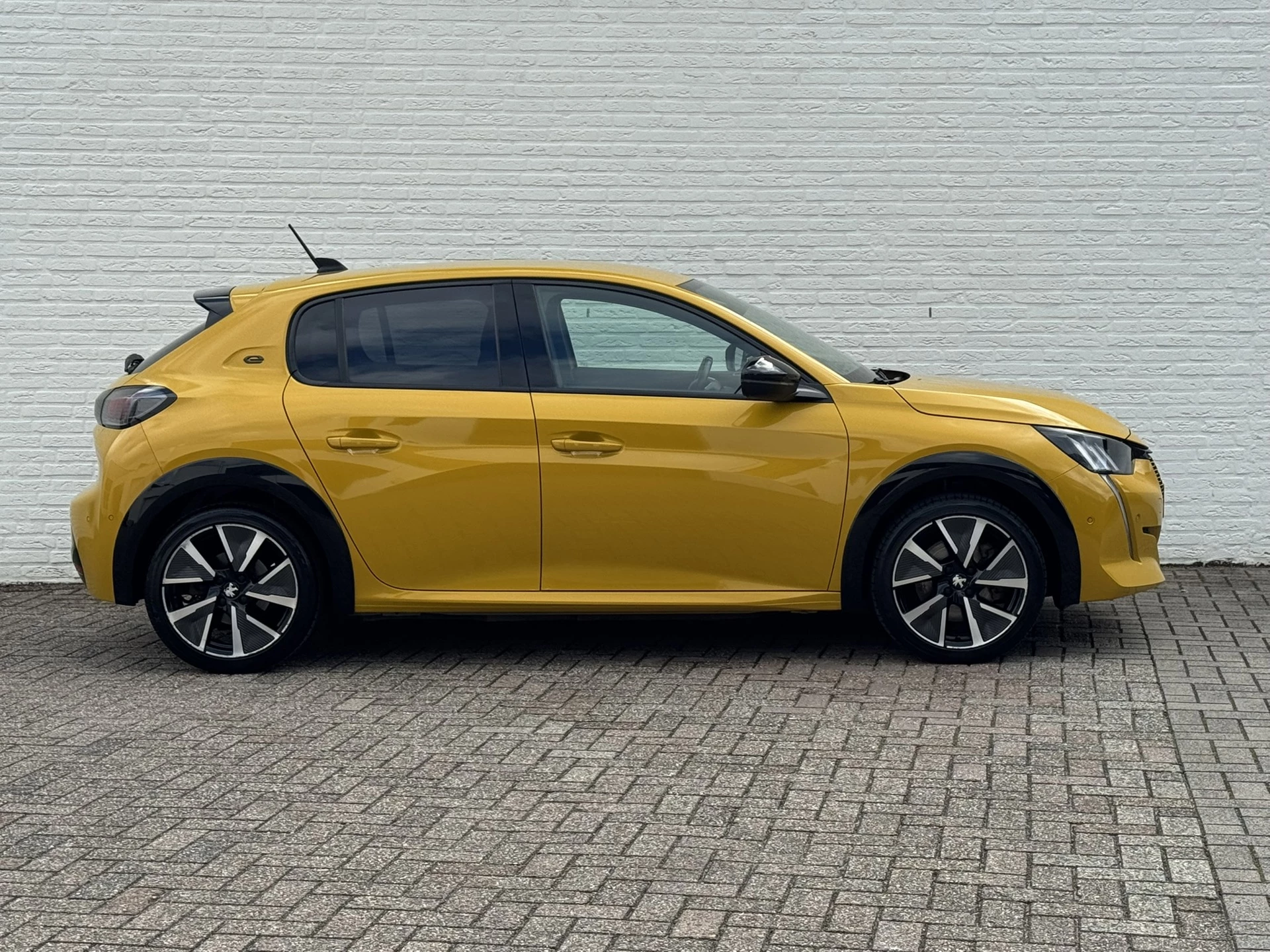 Hoofdafbeelding Peugeot e-208