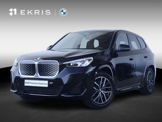 BMW iX1 xDrive30 67 kWh / M-Sport Pakket / Achteruitrij Camera / PDC / Verwarmde Voorstoelen / 18'' LM / Getint Glas Achter /