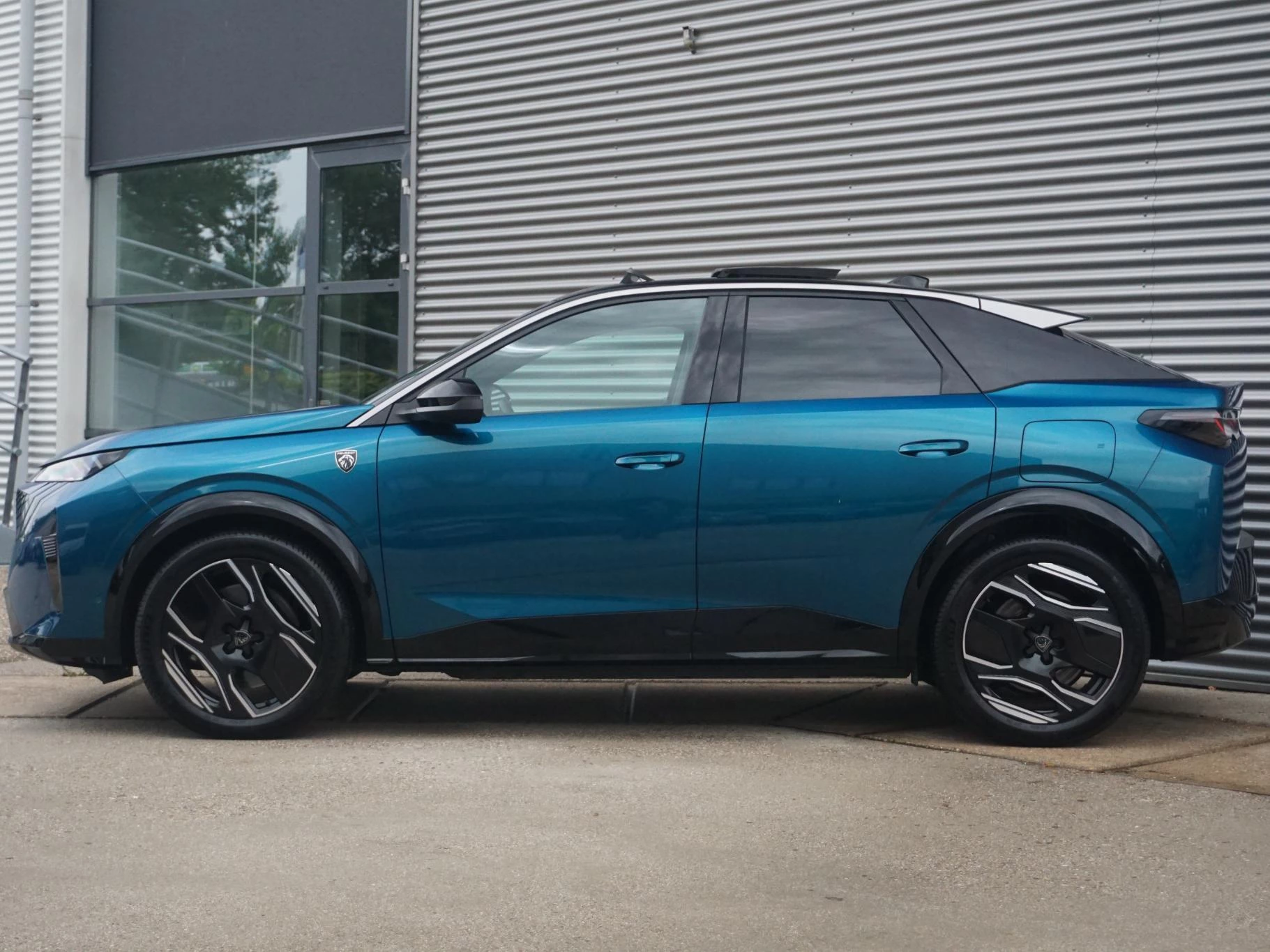 Hoofdafbeelding Peugeot e-3008