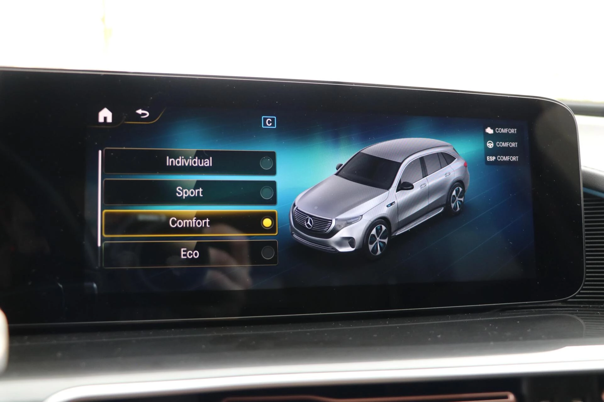 Hoofdafbeelding Mercedes-Benz EQC