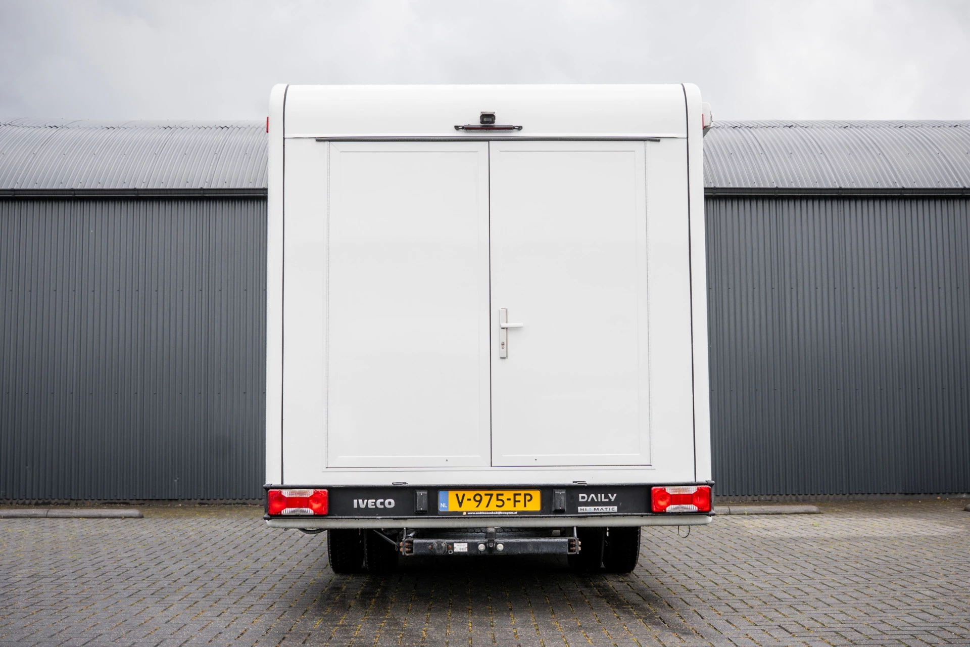 Hoofdafbeelding Iveco 40C18 3.0L 180PK | Camperkandidaat | 1ste Eigenaar | Automaat | Euro 6 | Camera | 3.5T Trekgwicht