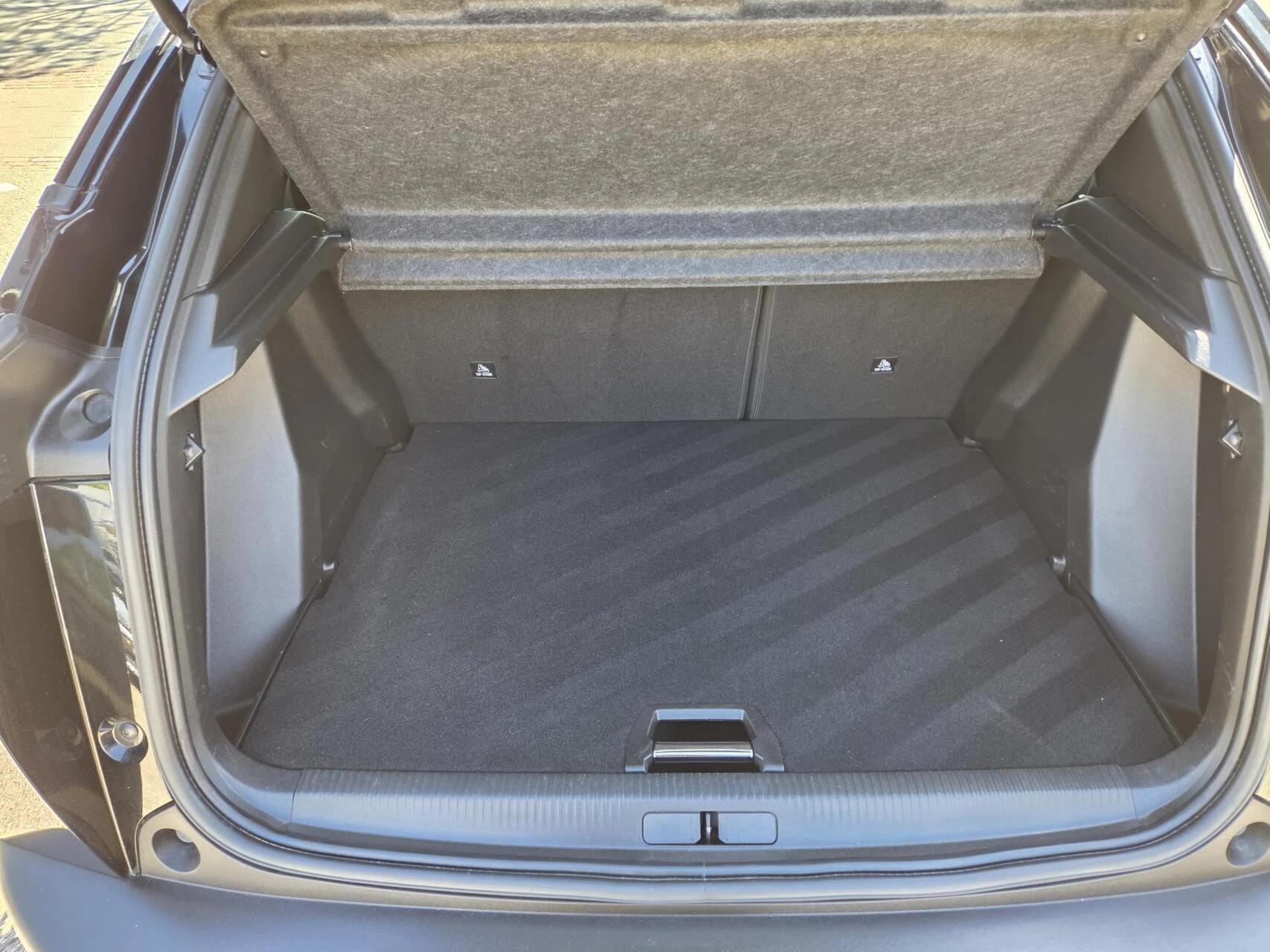 Hoofdafbeelding Peugeot e-2008