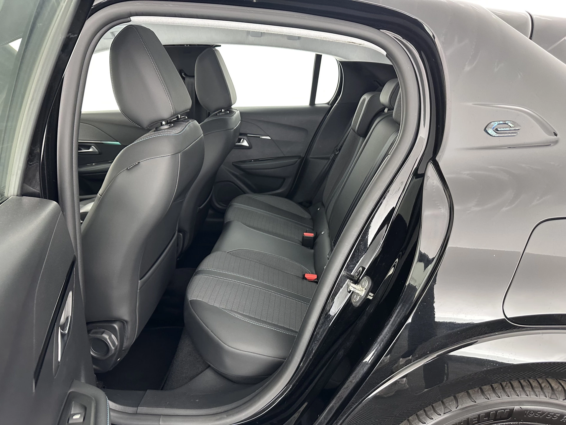 Hoofdafbeelding Peugeot e-208