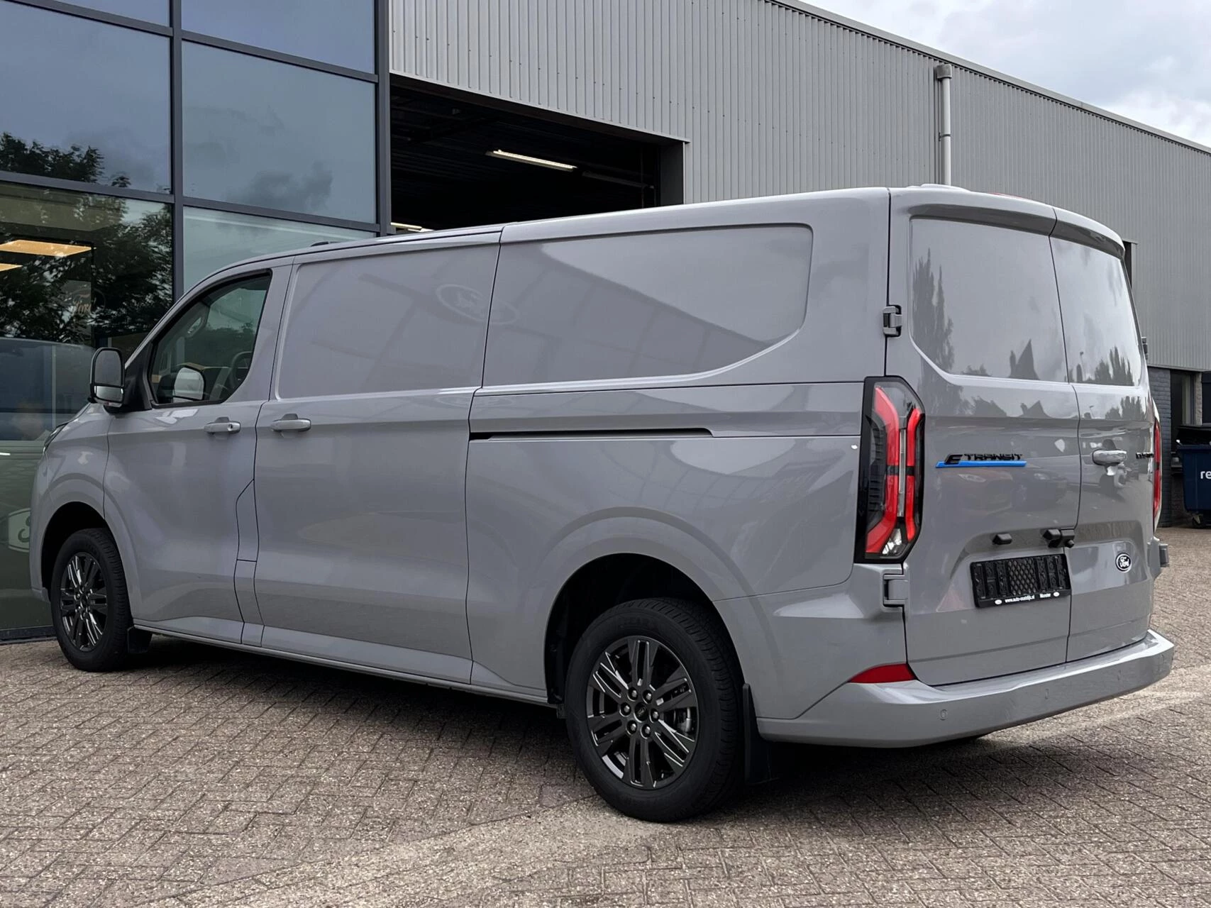 Hoofdafbeelding Ford E-Transit Custom