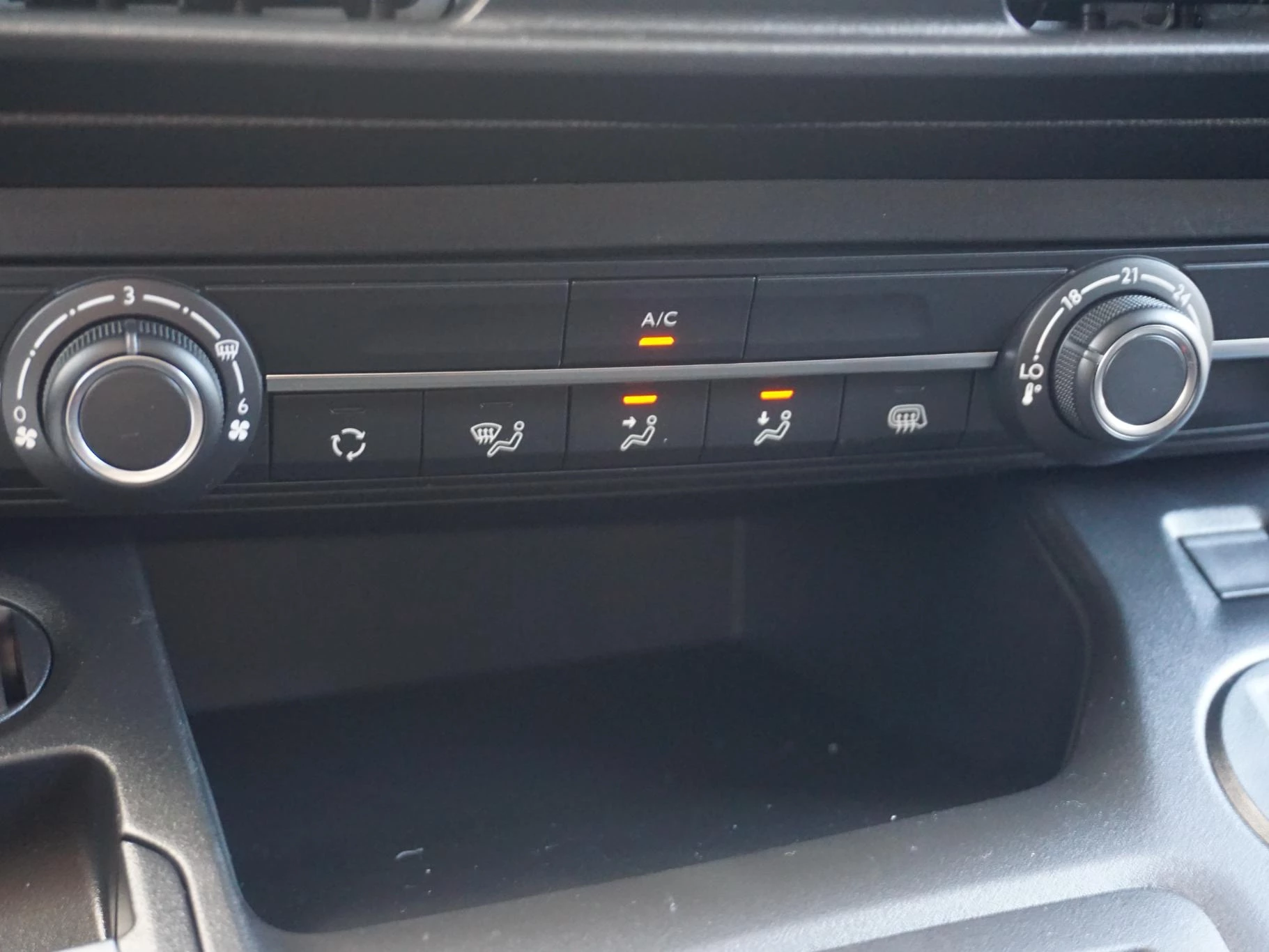 Hoofdafbeelding Peugeot e-Partner