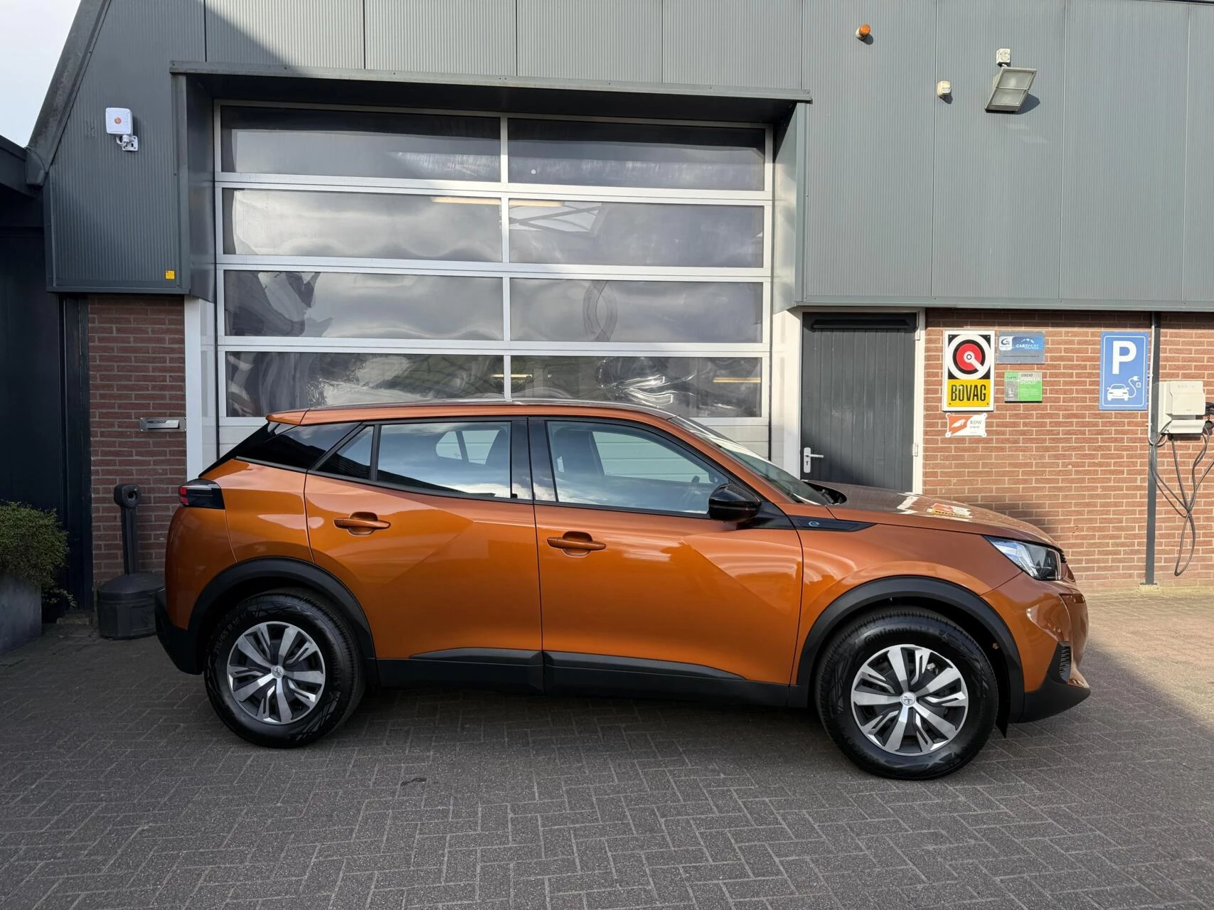 Hoofdafbeelding Peugeot e-2008