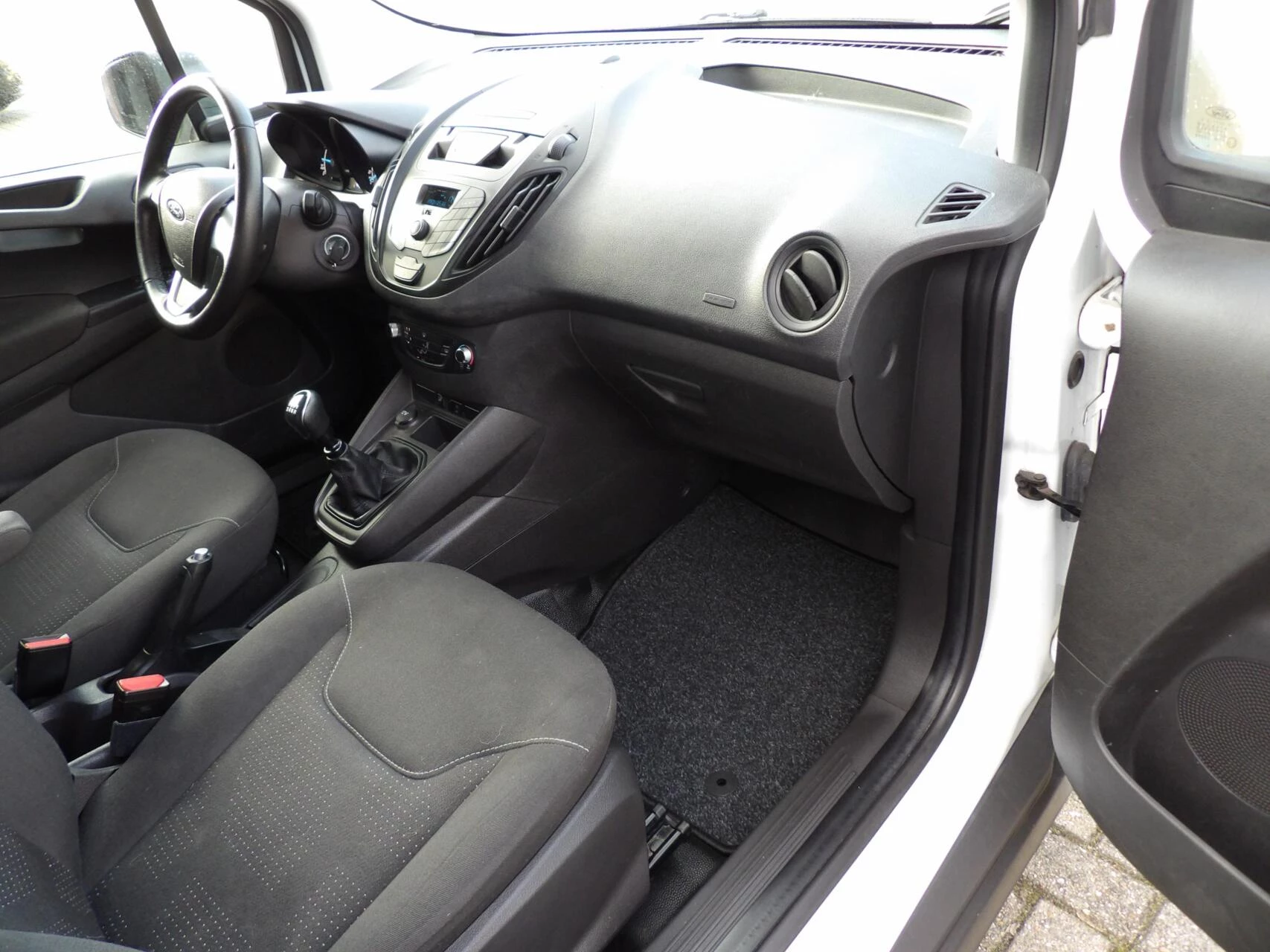 Hoofdafbeelding Ford Transit Courier