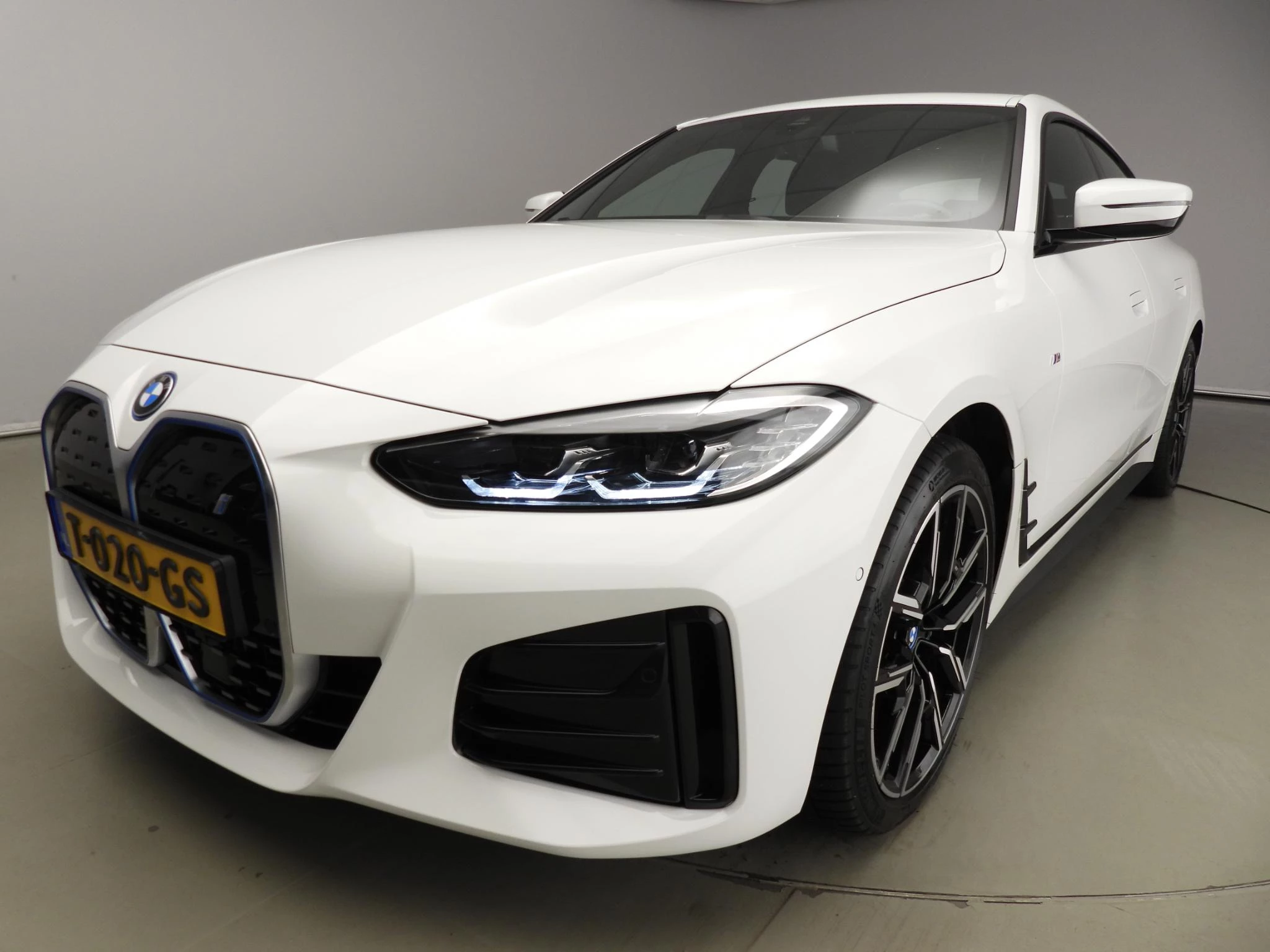 Hoofdafbeelding BMW i4