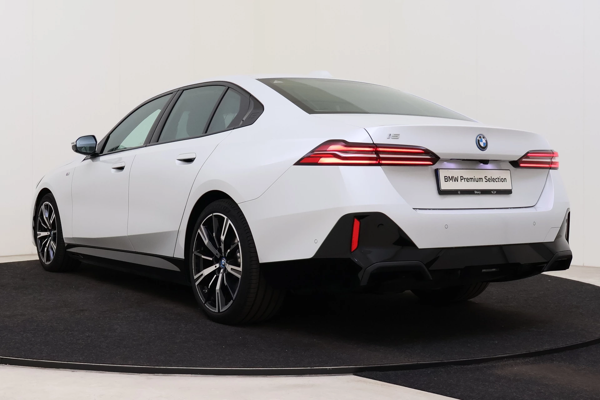 Hoofdafbeelding BMW i5