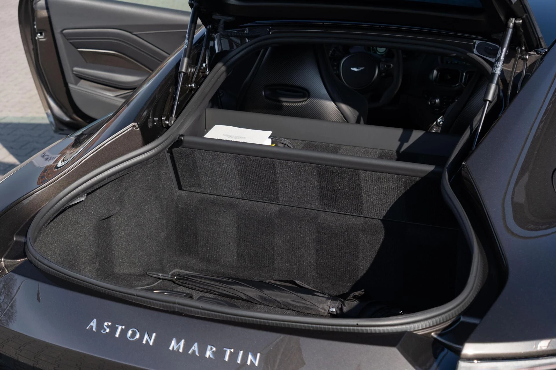 Hoofdafbeelding Aston Martin V8 Vantage