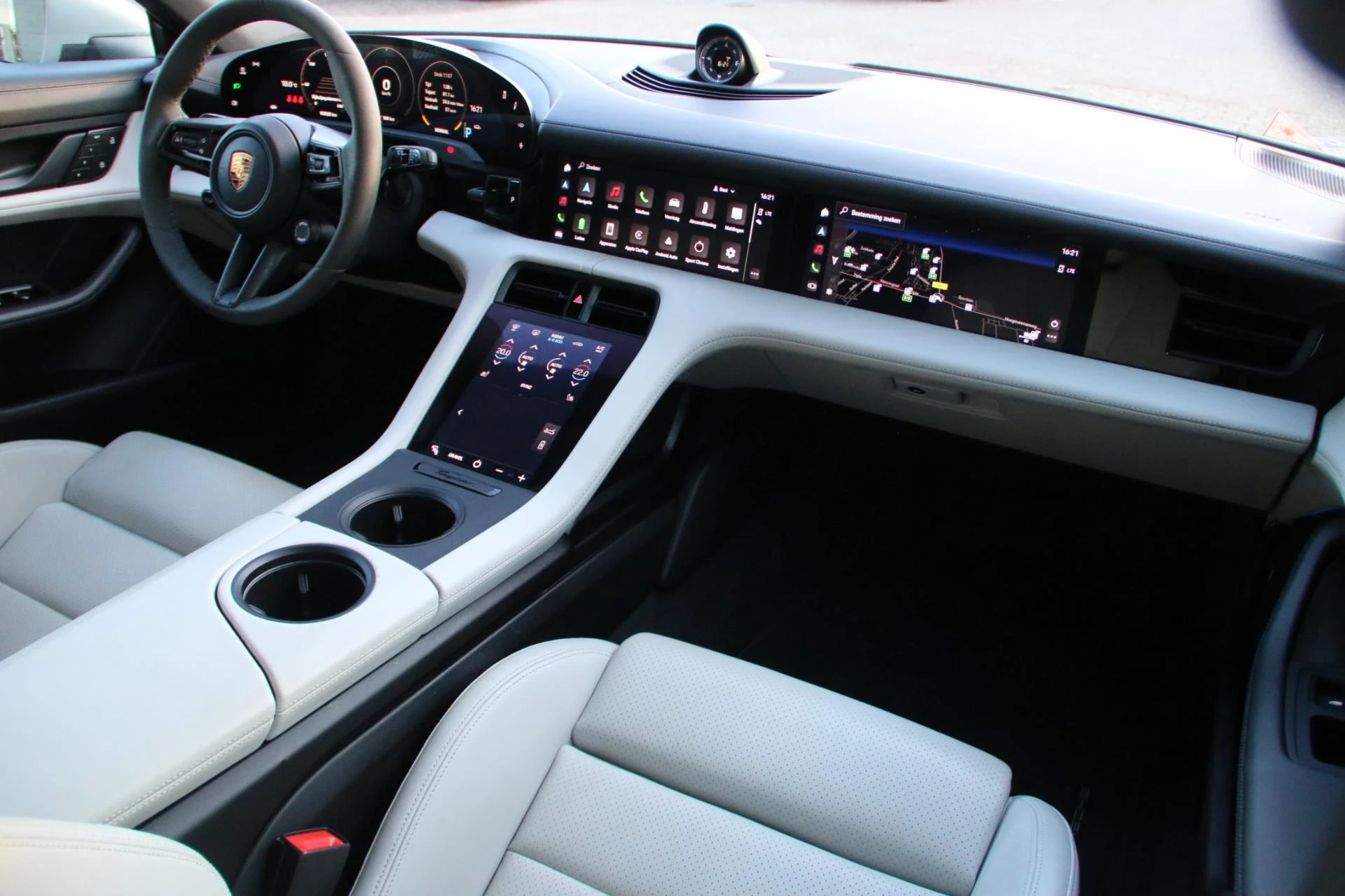 Hoofdafbeelding Porsche Taycan