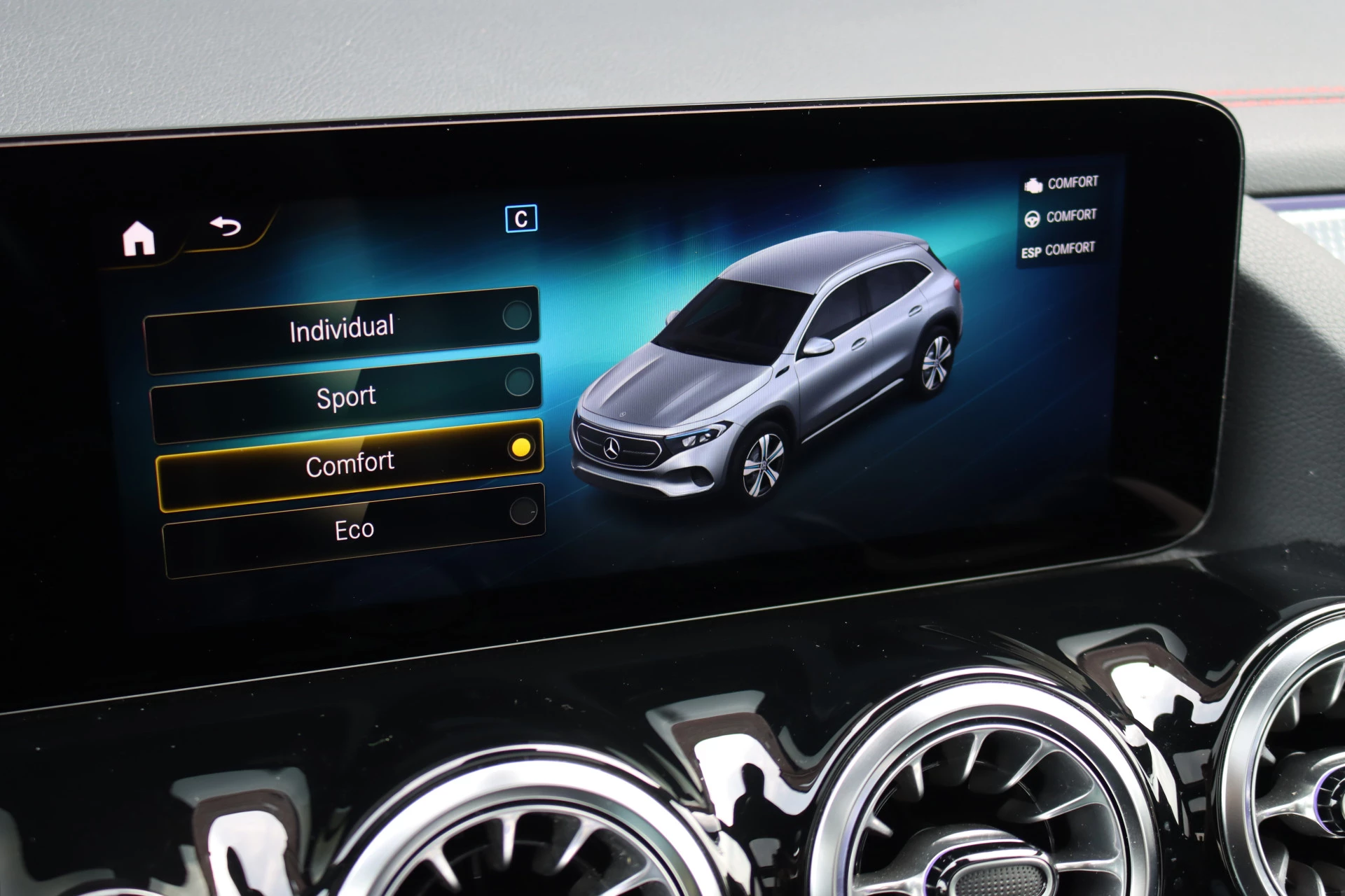 Hoofdafbeelding Mercedes-Benz EQA