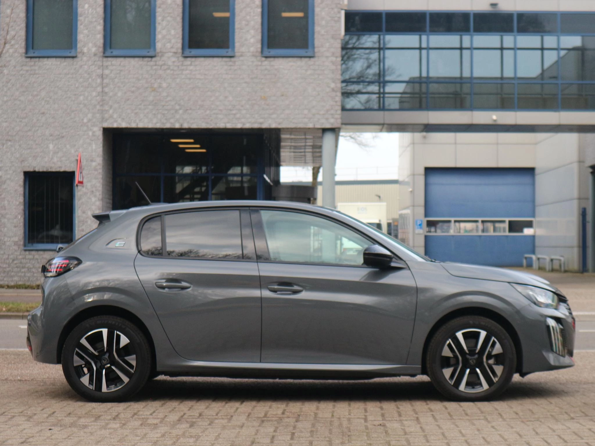 Hoofdafbeelding Peugeot e-208