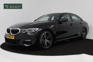 Hoofdafbeelding BMW 3 Serie BMW 3-serie 320i High Executive Edition (TREKHAAK, PARKEERSENSOREN, STOELVERWARMING, LEER, NAVIGATIE, NL-AUTO)