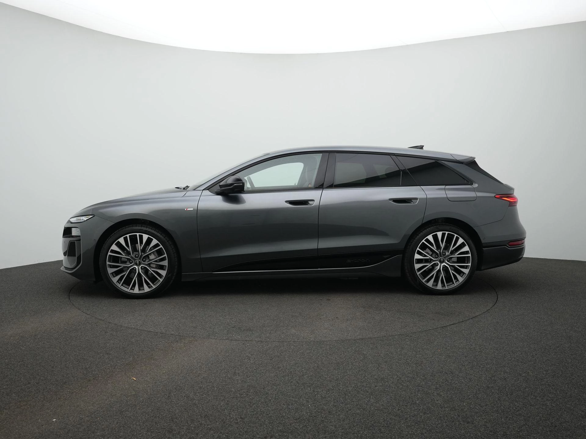 Hoofdafbeelding Audi A6 Avant e-tron