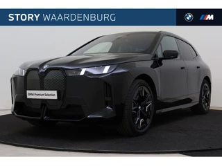 BMW iX xDrive60 M Sport / Trekhaak / Panoramadak / Comfort Access / Soft-Close / Stoelventilatie / Parking Assistant Professional / Harman Kardon / Adaptieve LED
