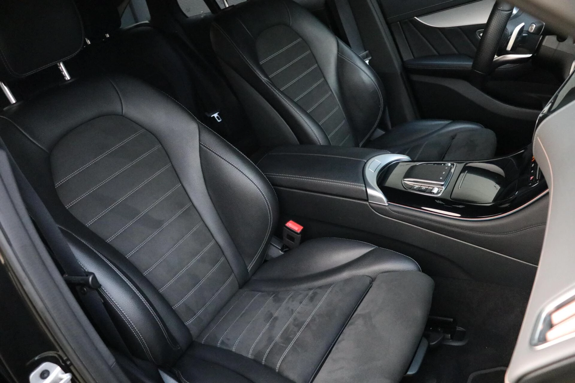 Hoofdafbeelding Mercedes-Benz EQC