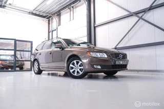 Volvo V70 1.6 T4 Momentum | Schuifdak | trekhaak | nieuwe D-riem | rijklaar | stoelverwarming | navigatie | cruise |