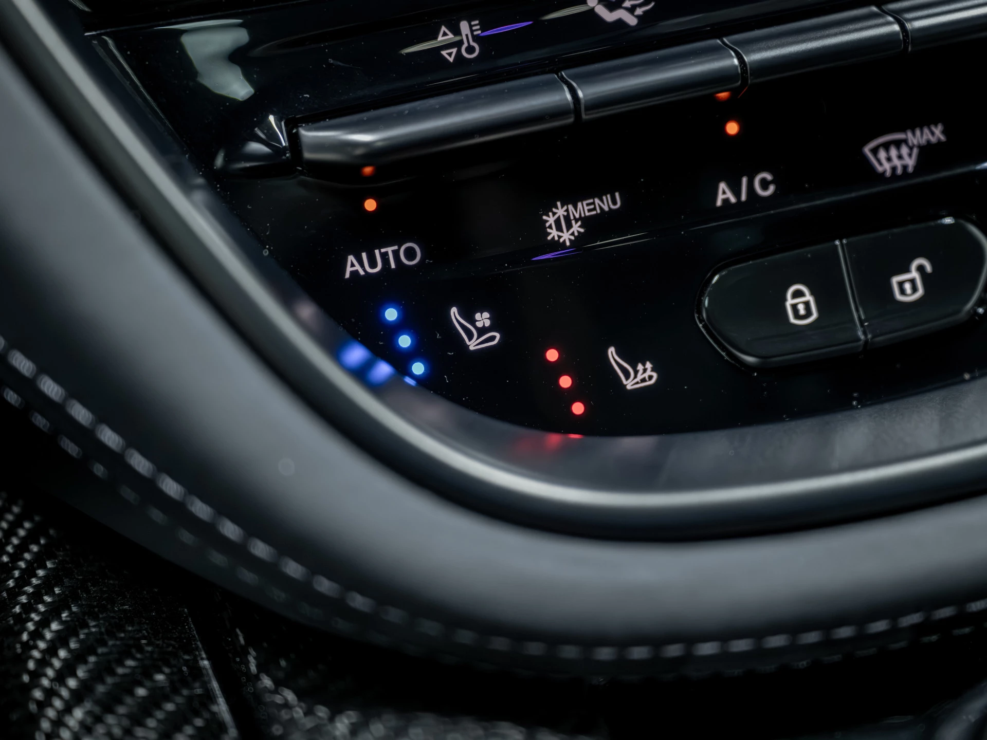 Hoofdafbeelding Aston Martin DBX