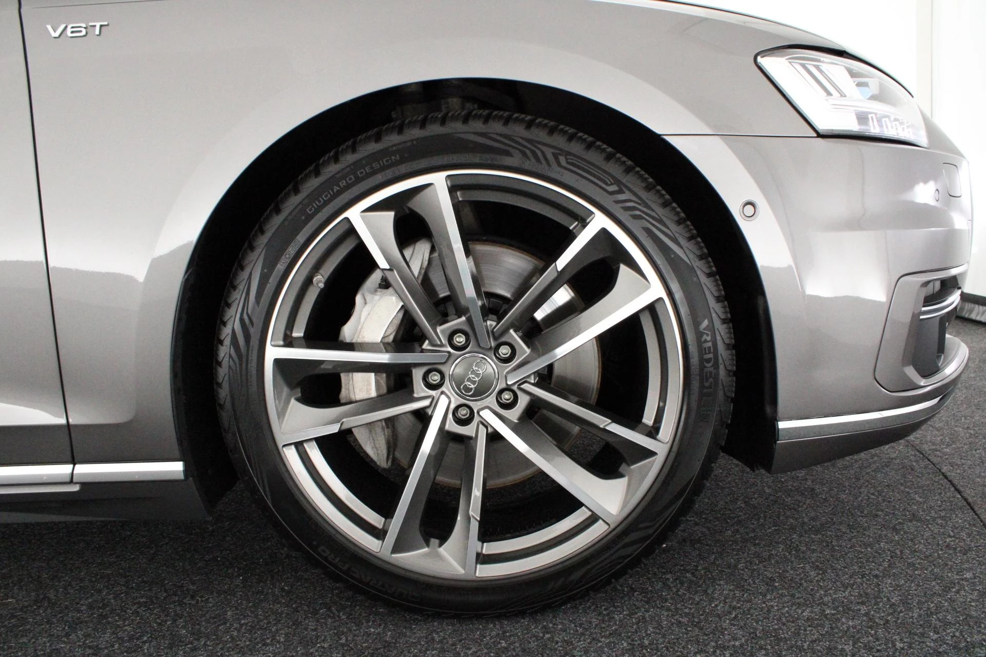 Hoofdafbeelding Audi A8