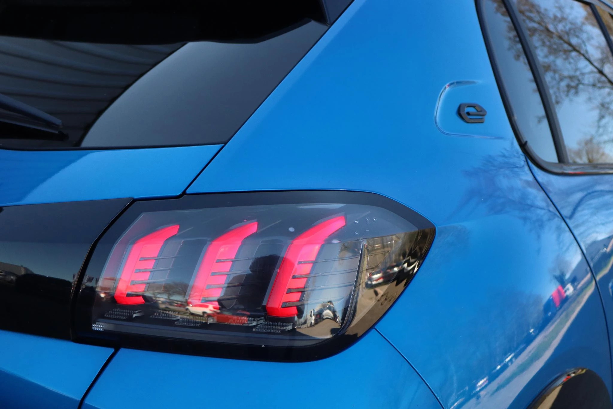 Hoofdafbeelding Peugeot e-208