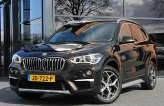 Hoofdafbeelding BMW X1 BMW X1 xDrive20i Automaat | Panoramadak | Leder | H&K | Camera