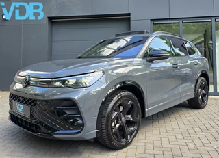 Hoofdafbeelding Volkswagen Tiguan Volkswagen Tiguan 1.5 eTSI R-Line BLACKSTYLE DELFIN PANO 360