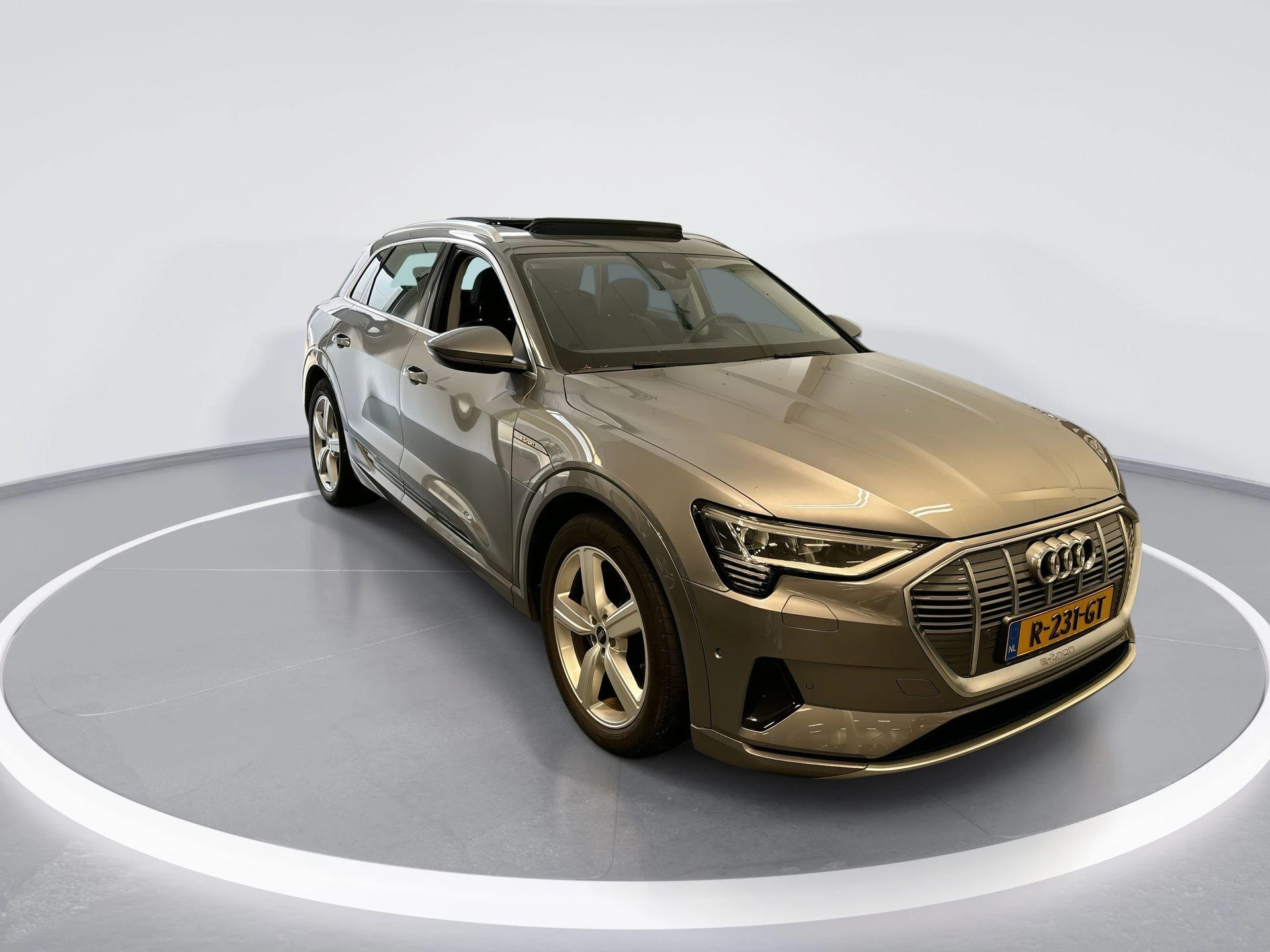 Hoofdafbeelding Audi e-tron