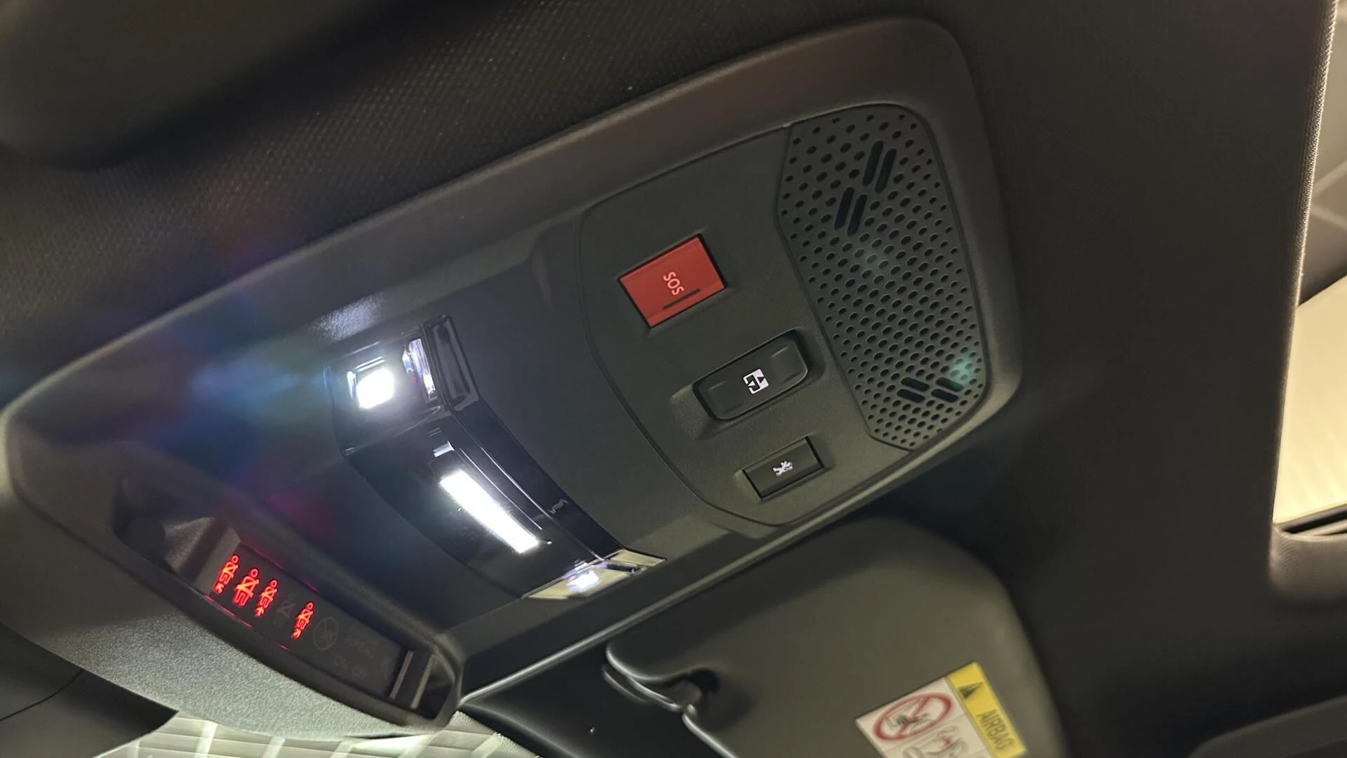 Hoofdafbeelding Peugeot e-2008