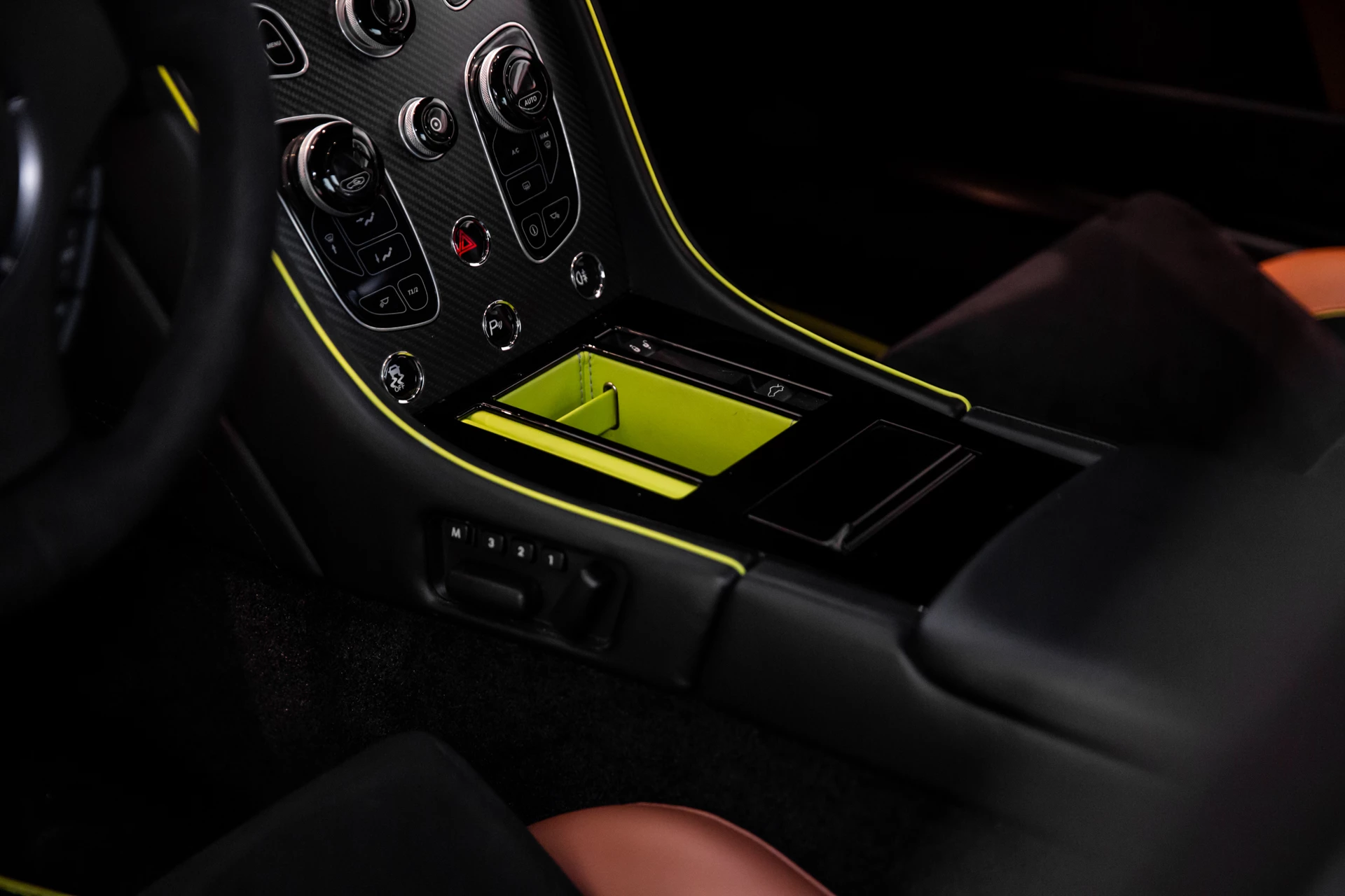 Hoofdafbeelding Aston Martin V8 Vantage