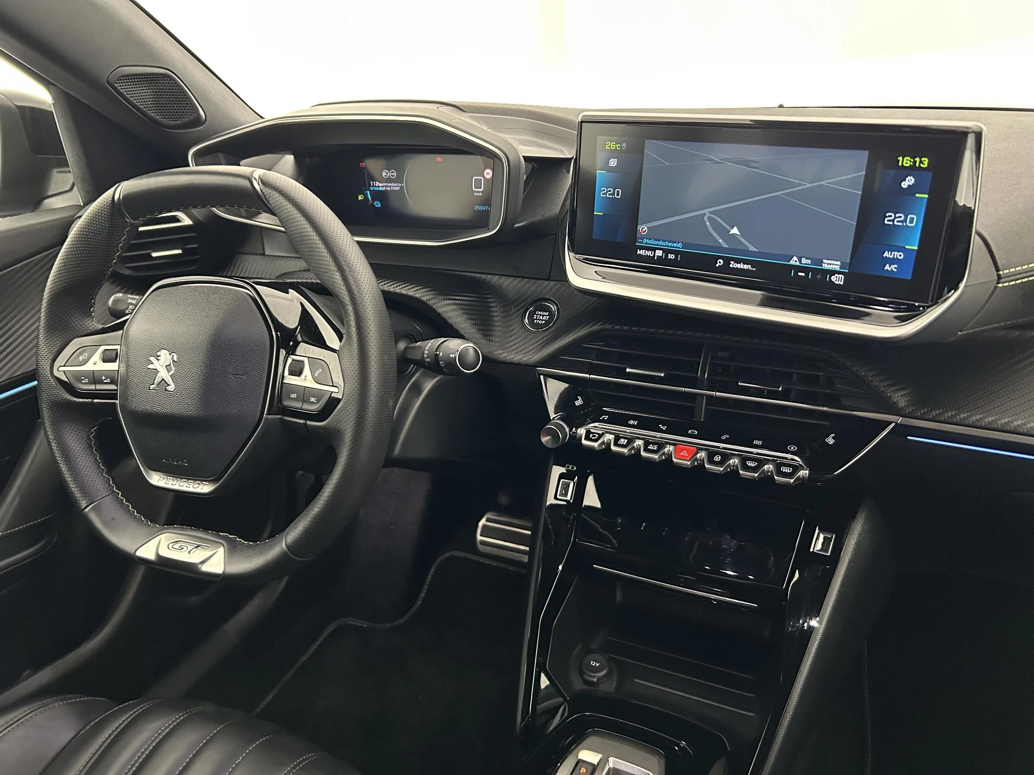 Hoofdafbeelding Peugeot e-2008