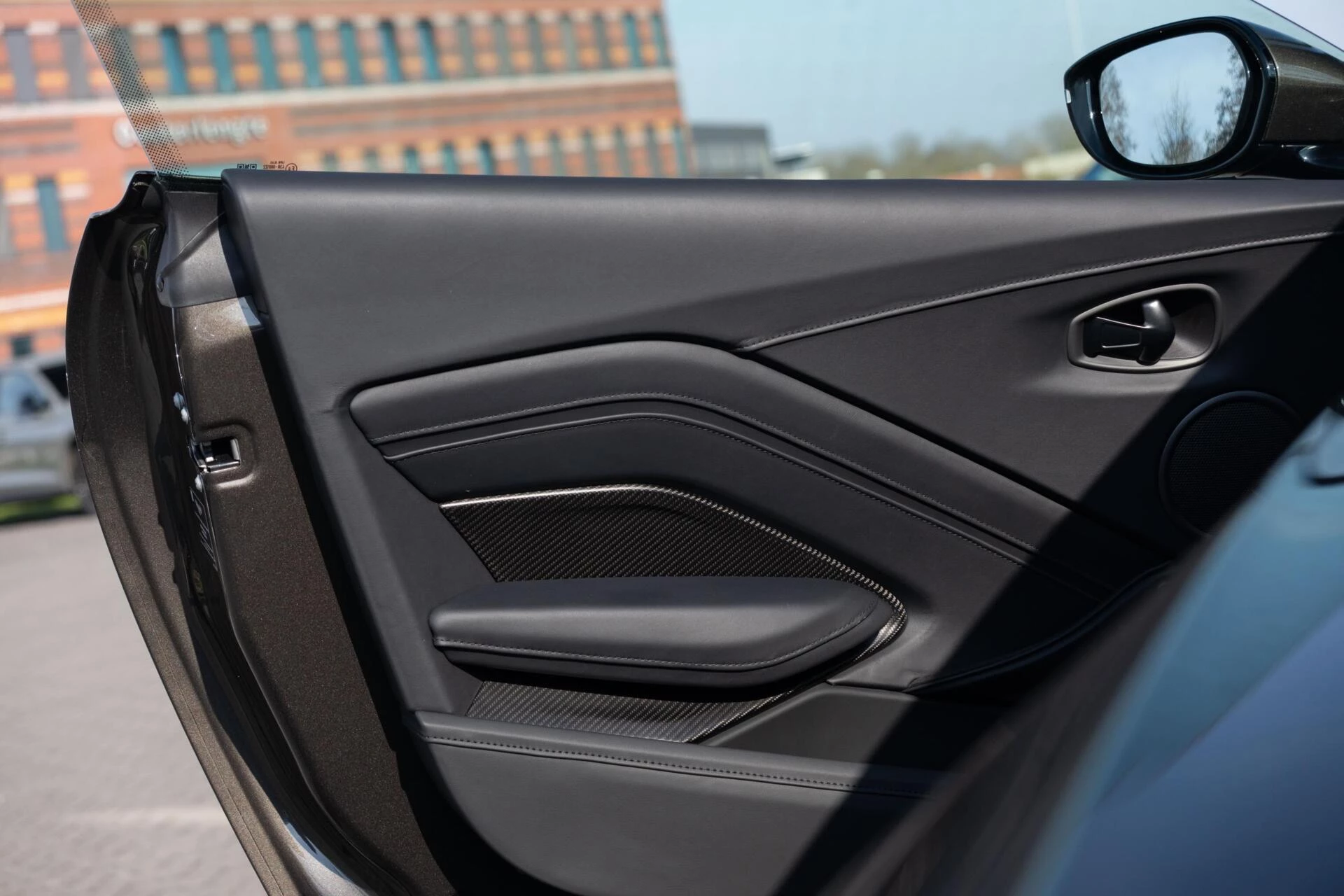 Hoofdafbeelding Aston Martin V8 Vantage