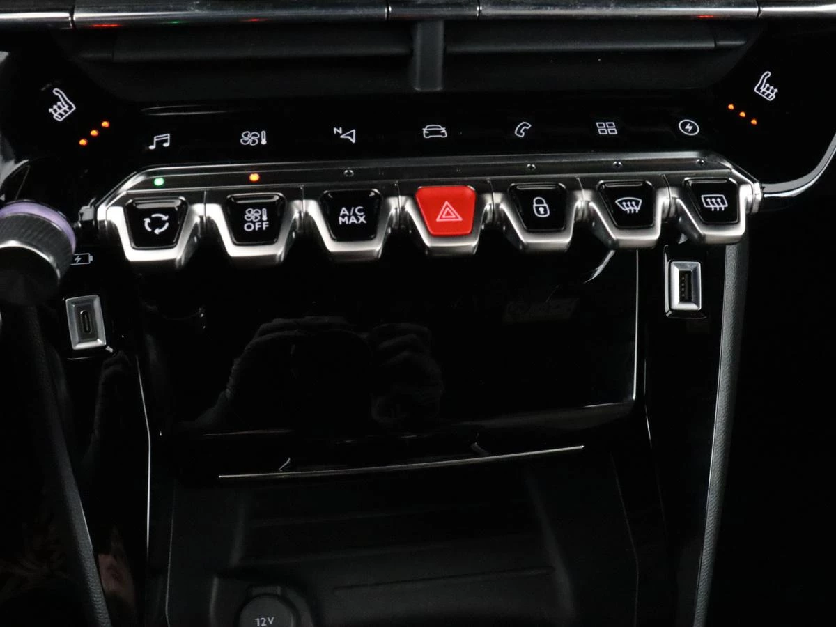 Hoofdafbeelding Peugeot e-2008