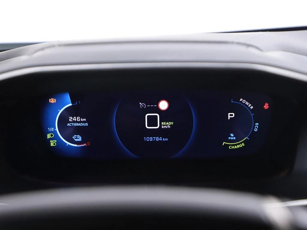 Hoofdafbeelding Peugeot e-2008