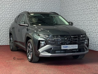 Hoofdafbeelding Hyundai Tucson Hyundai Tucson NIEUWE AUTO 1.6 T-GDI PHEV 252PK PANORAMA CAMERA CARPLAY STOELVERW. V+A PLUG IN HYBRIDE - 5 JAAR GARANTIE
