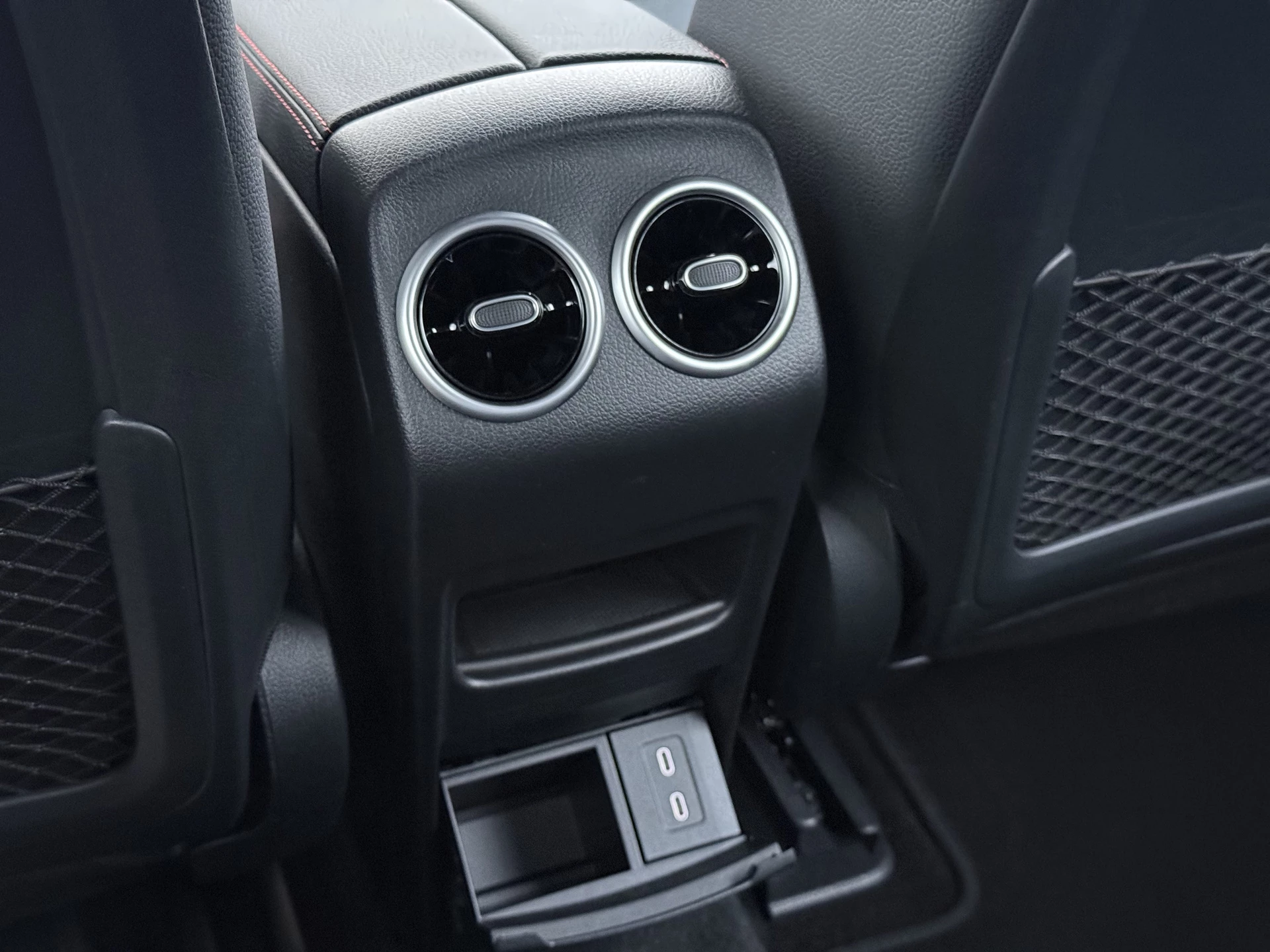 Hoofdafbeelding Mercedes-Benz EQB